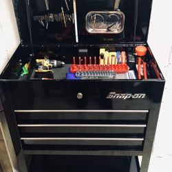 SNAP ON Tool Cart.