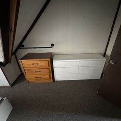 Two Dresser And Full-size Bed 