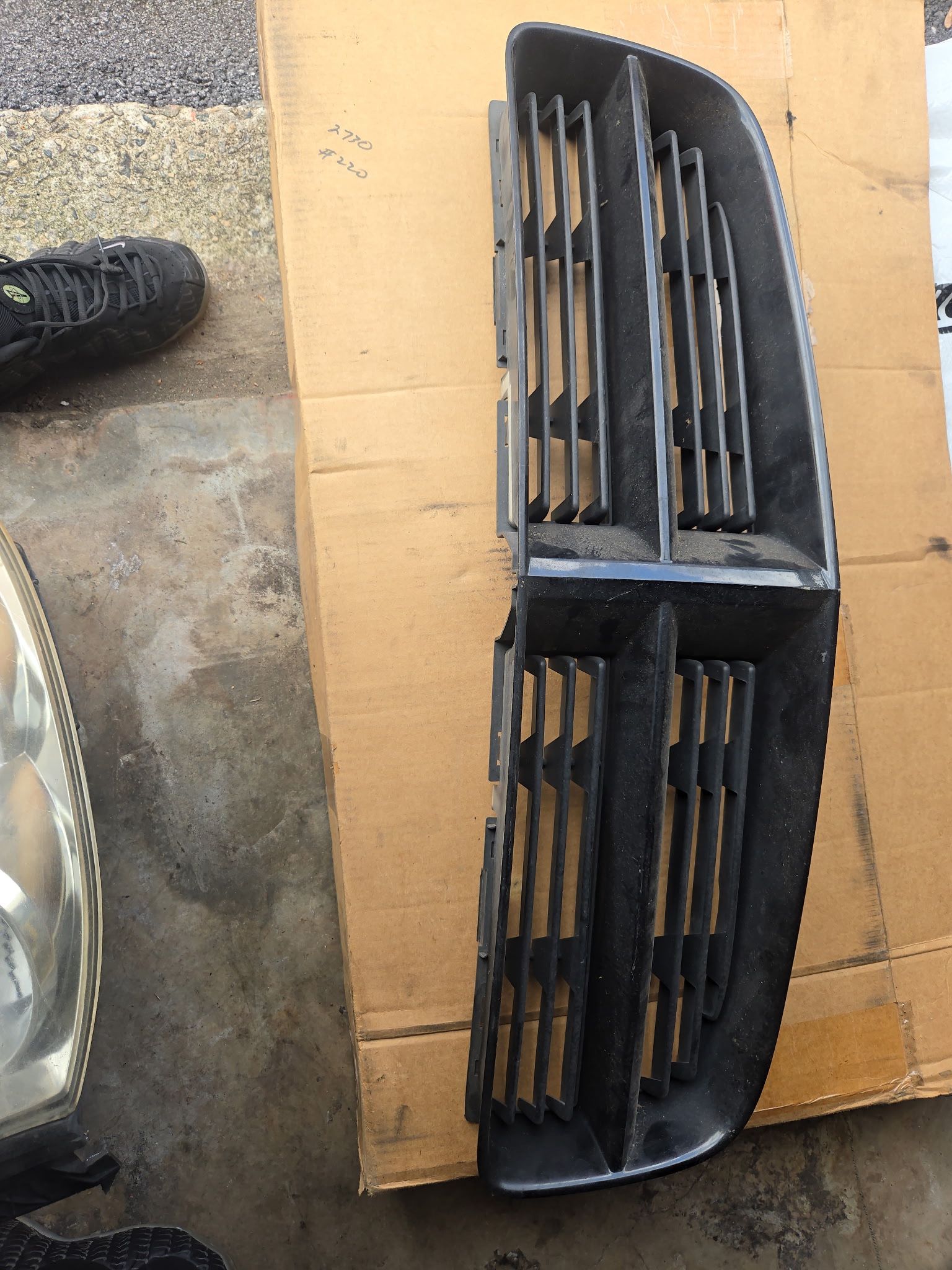 07 DODGE CHARGER GRILLE