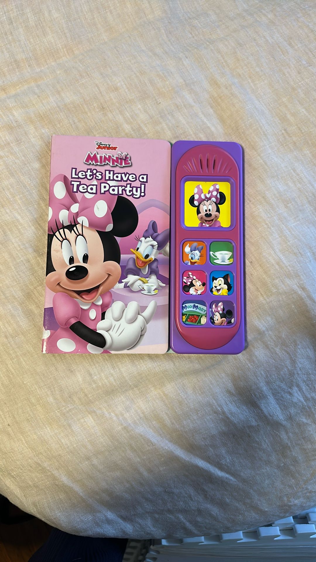Minnie Book