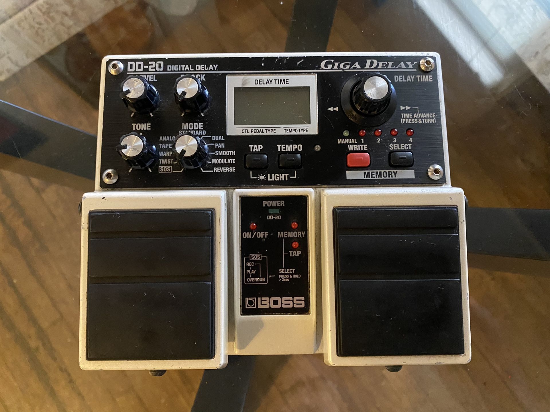 Boss DD20 DD-20 Giga Delay Pedal