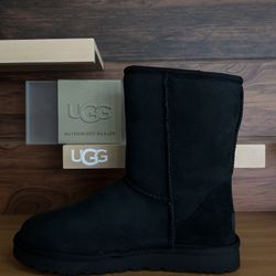 Women’s UGG Classic Short Boot Black