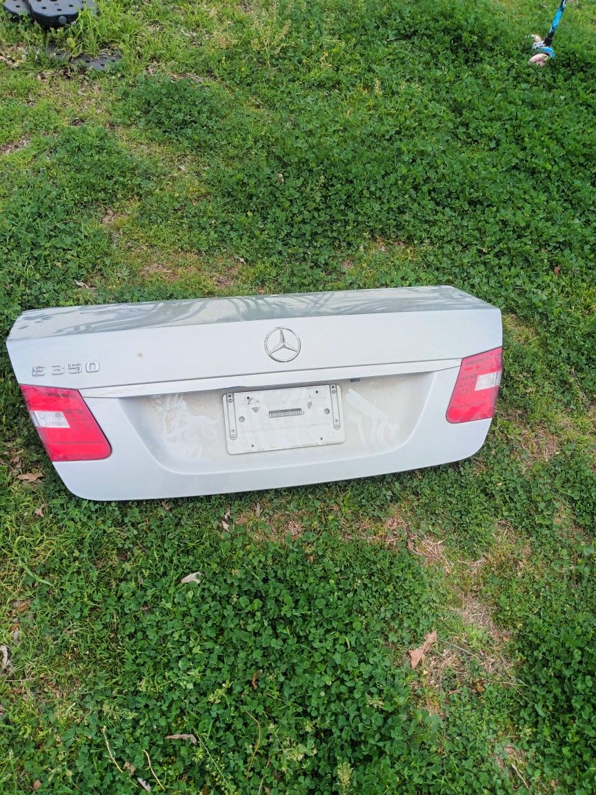 10-13 Mercedes Benz E350 Trunk 