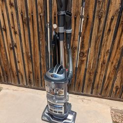 Shark Lift Away Vacuum Cleaner w/Hand Attachments 