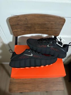Nike Mind 002 Black Hyper Crimson
