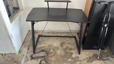 Gaming desk