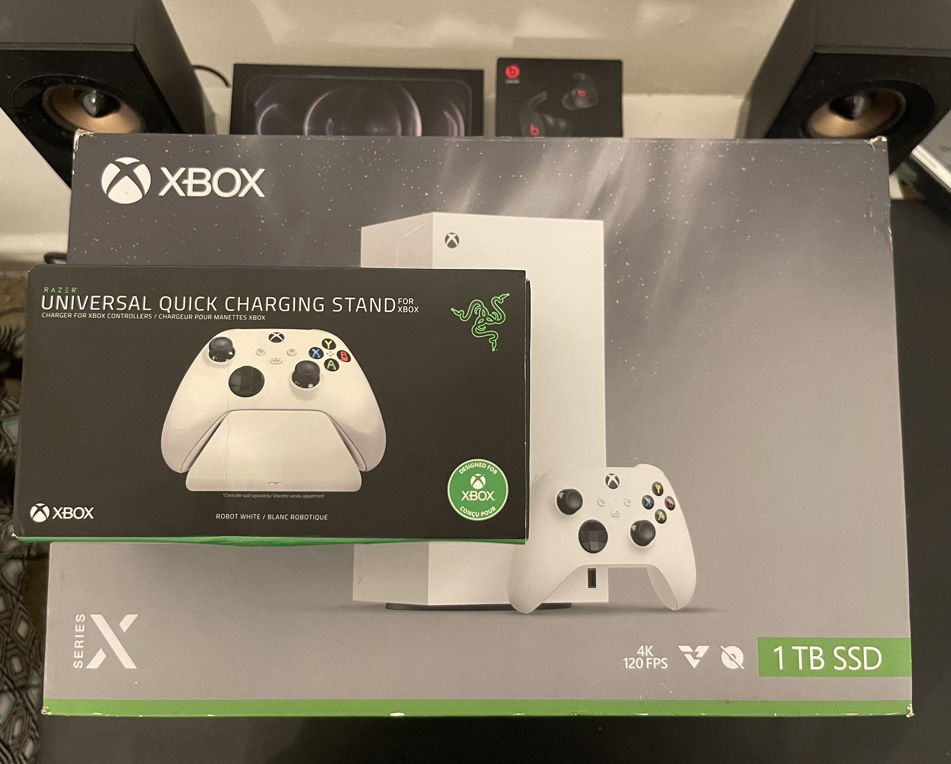Xbox Series X 1TB Robot White Digital + Razer Charging Stand & Rechargeable Battery 