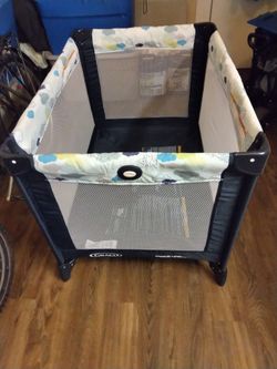 Graco play pen