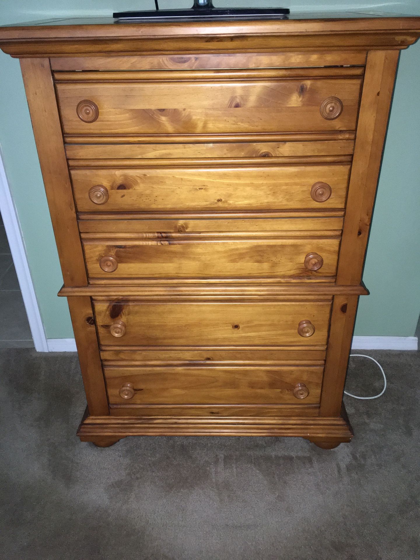 King size Bedroom Set **reduced only 700**Haverty’s Furniture in very good shape No Mattress