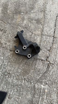 Civic alternator mounting block Black Cast Metal Engine Bracket