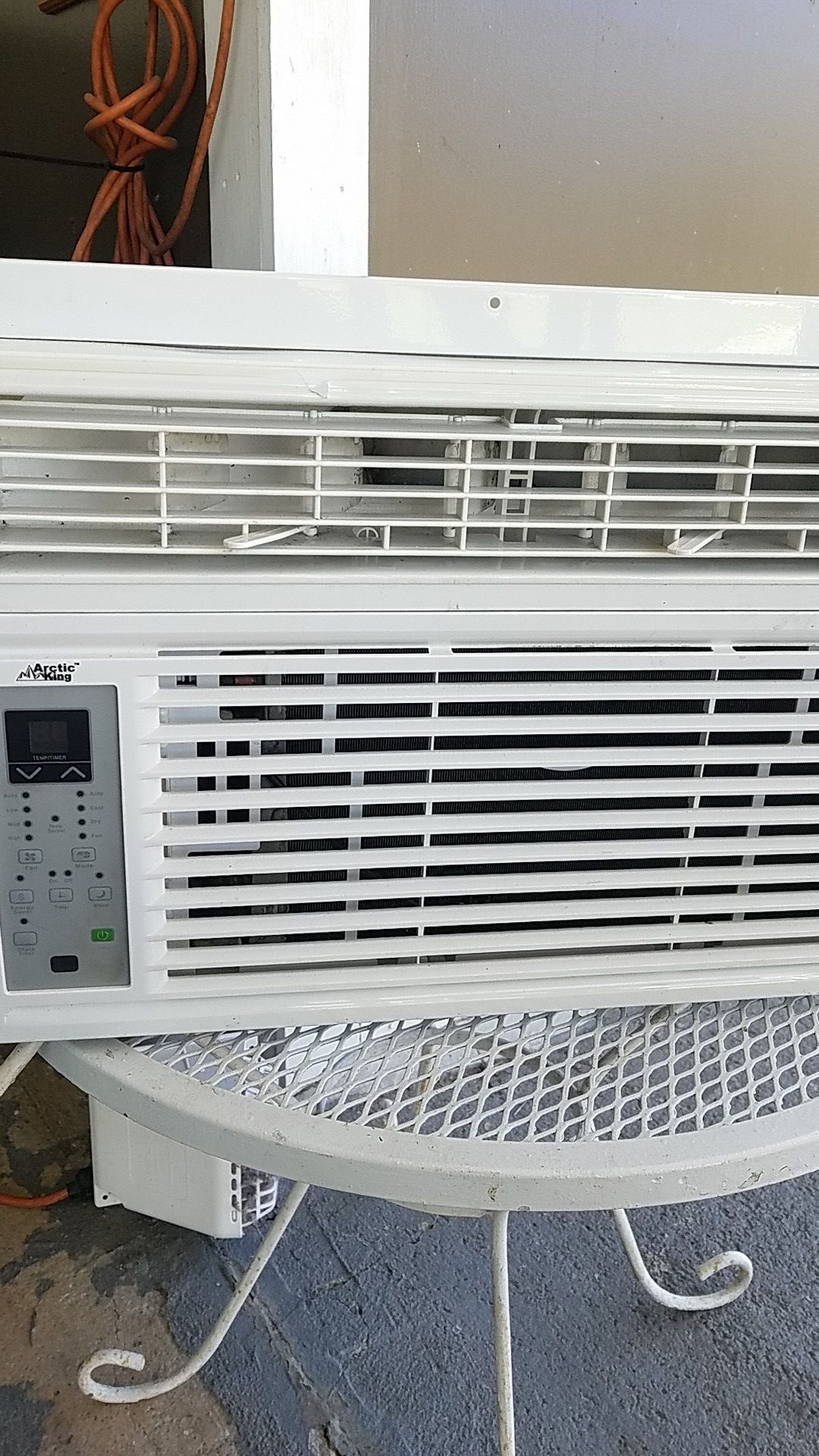 ARTIC KING AC UNIT 8,000 BTU, 110 CONNECTION