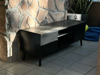 Tv stand up to 65in tv