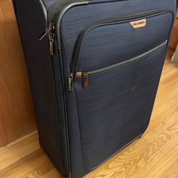 Large Ricardo Cabrillo 2.0 4 wheel spinner suitcase