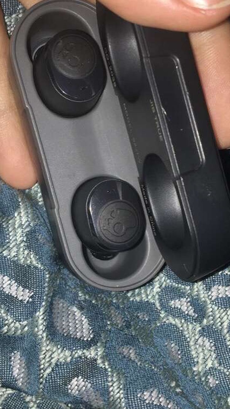 Skull Candy Wireless Bluetooth Ear Phones