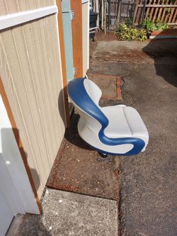 Beautiful seat for pontoon or fishing boat.