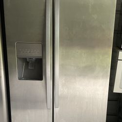 Whirlpool Stainless Side by Side Fridge 