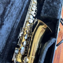 King Cleveland 613 Alto Saxophone $700 Firm