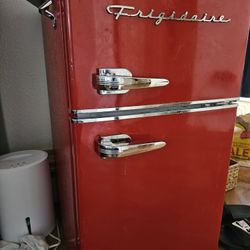 Frigidaire Mini Fridge