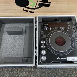 Pioneer CDJ-1000 MK2 W/ Hard Flight case 
