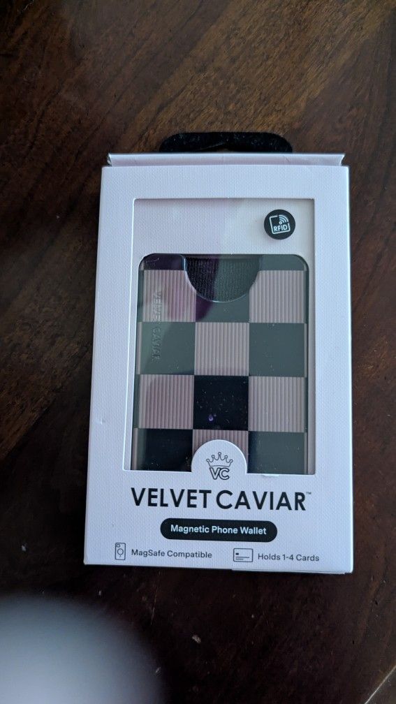 
🩷 Velvet Caviar Magnetic Phone Wallet – Checkerboard Design (New in Box)