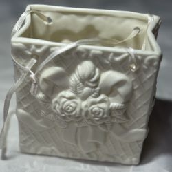 Squar Tissue Box Ceramic Uncoated Ceramic raised Roses And Ribbons