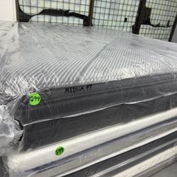 KING SIZE SIMMONS BEAUTYREST BLACK L CLASS (MEDIUM) PILLOW TOP MATTRESS & BOX SPRINGS BED SET