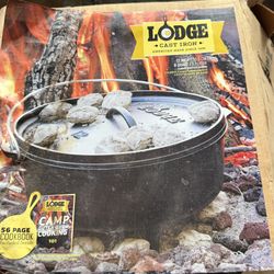 Lodge Cast Iron Camp Dutch Oven