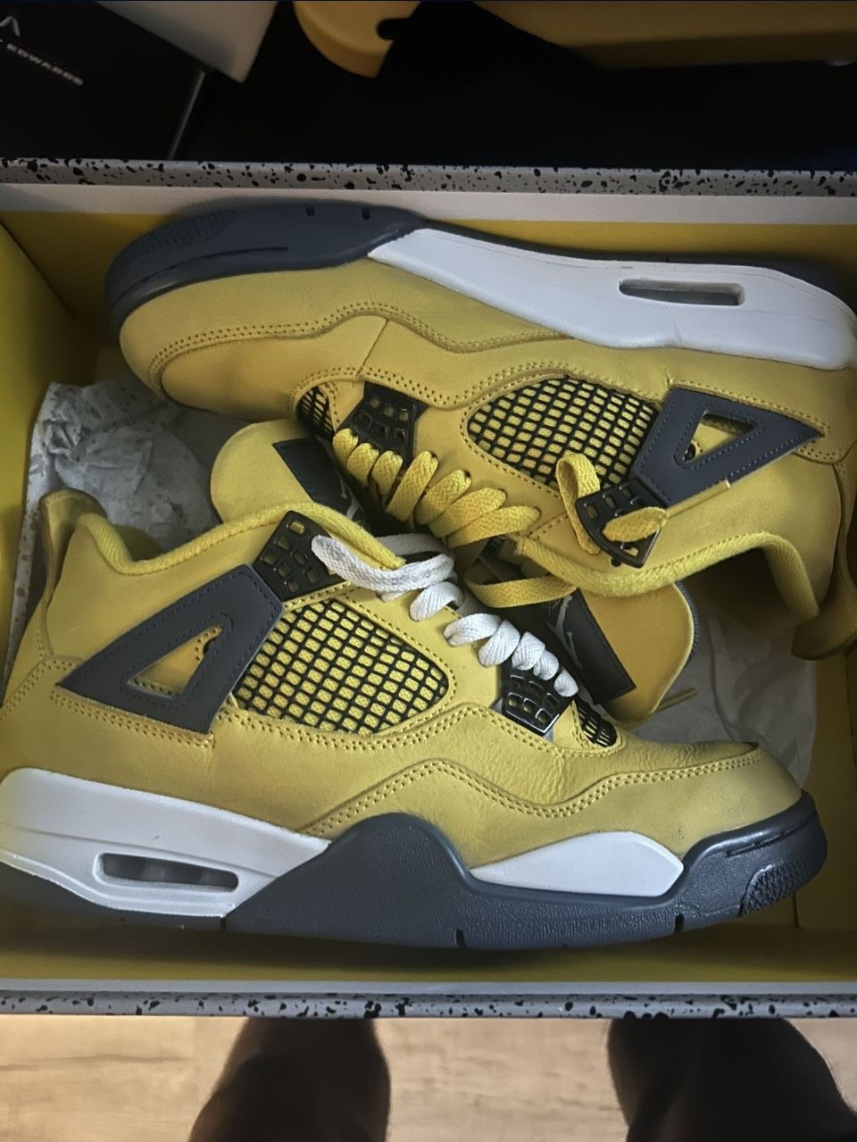 Jordan 4 Thunder