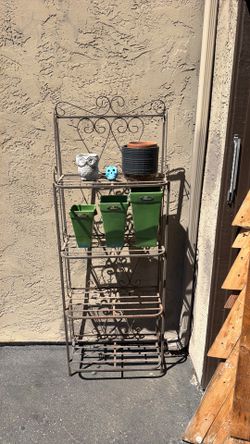 Outdoor plant/ pottery rack