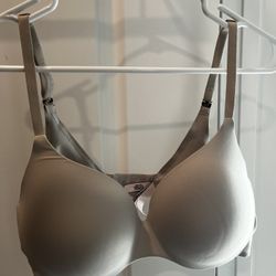 Victoria’s Secret 36D (4 bras)