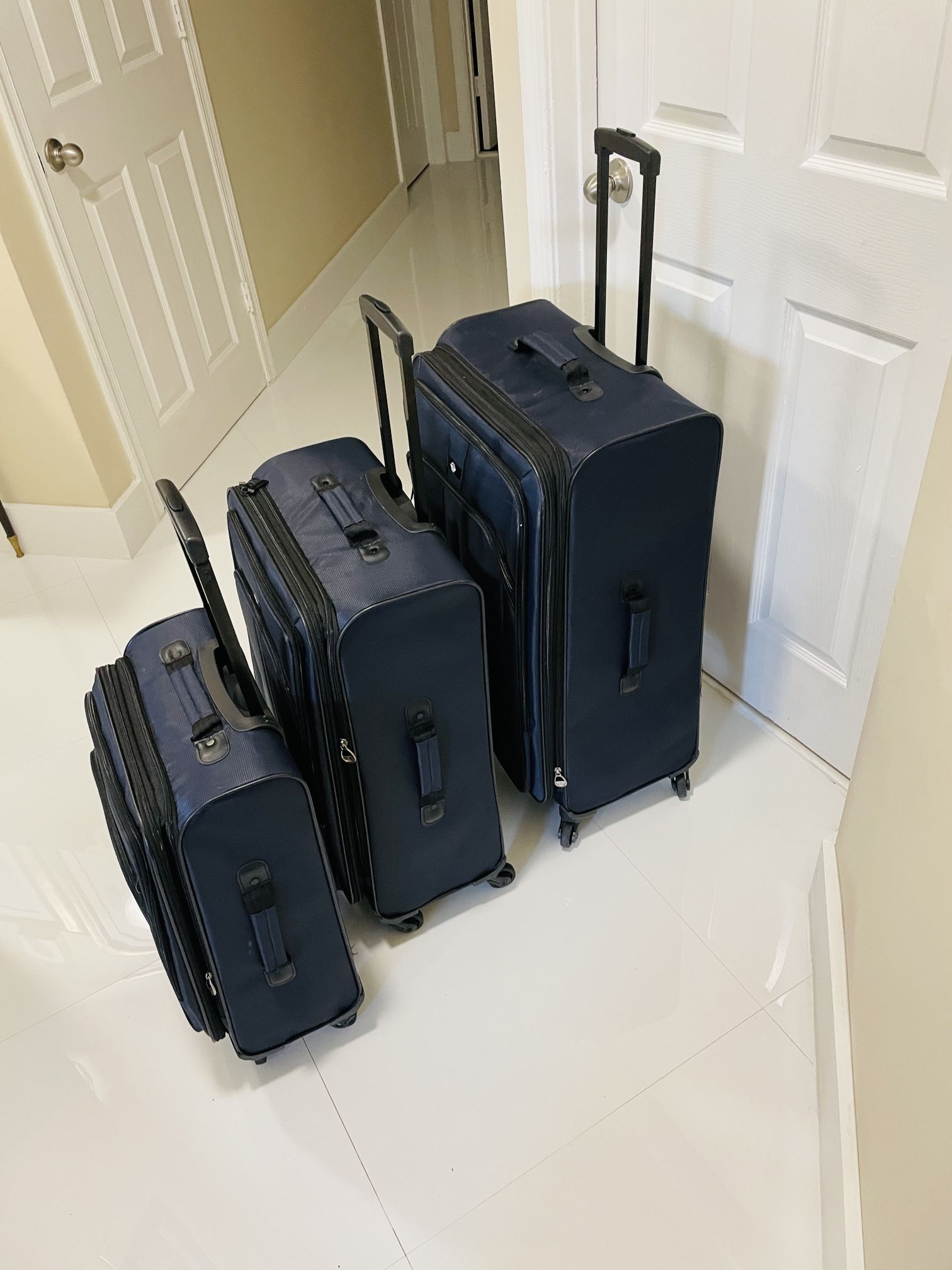New Dockers Discover3pc Softside Luggage Navy 20 24 29 inch for