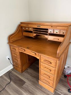 🪵 Solid Oak Oak Crest Roll-Top Desk — $750 OBO