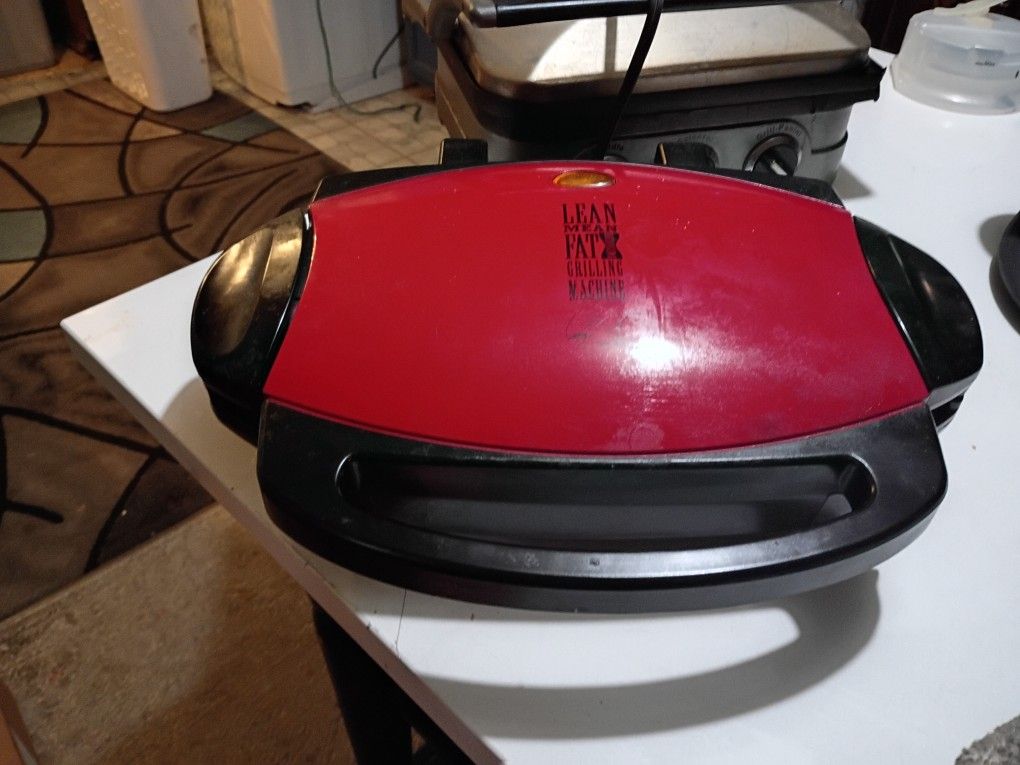 two different electrical cooking grills