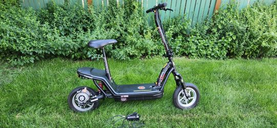 Really Nice SCHWINN FUSION Electric Scooter With A Seat and Charger for Sale in Everett WA OfferUp