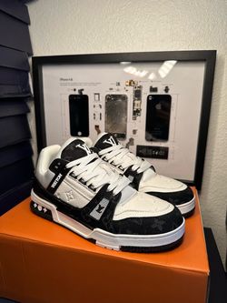 Lv trainers black and white
