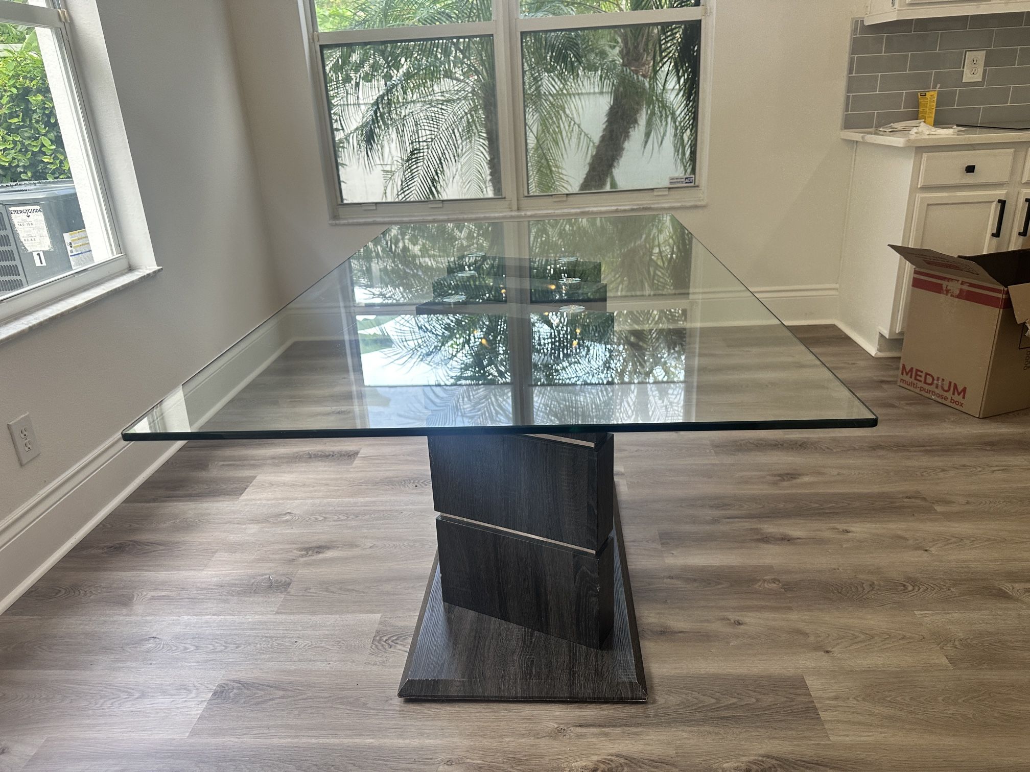 Modern Glass Top Dining Table – Elegant & Sturdy