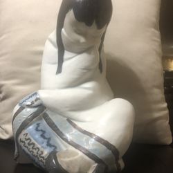 LLADRO ESKIMO GIRL, RETIRED