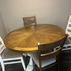 Dining Table Set – Round Wood Table + 4 Chairs – Great Condition!
