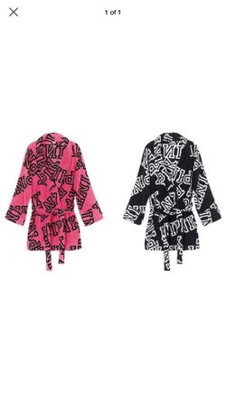 Victoria’s Secret Pink soft robe Xs/ s pink or black