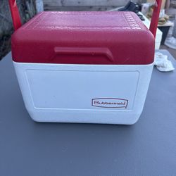 Vintage Rubbermaid / Gott Red & White Cooler Lunch Box Model 1806 USA