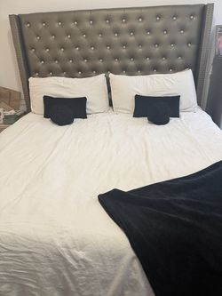 Coralayne king vinyl upholstery bed