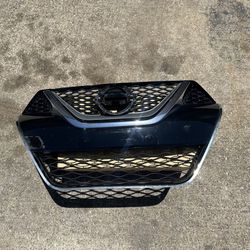 2016, 2017, 2018 Nissan Maxima Grill ( Used Car Parts )