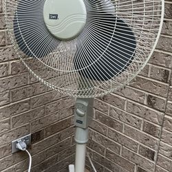 18” Fan Pedestal Oscillating Floor Standing 3 speed white