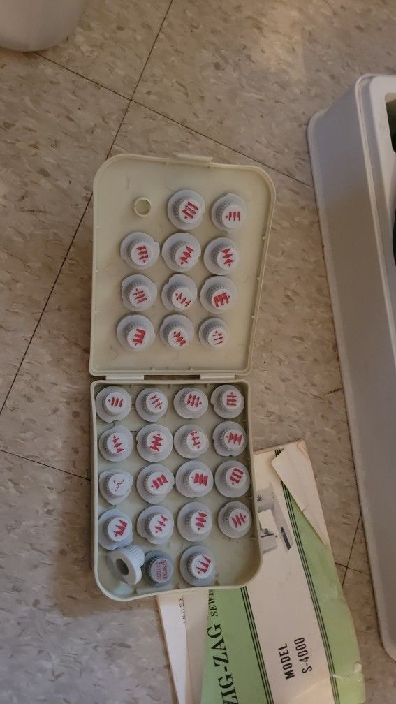 Zig-Zag Dressmaker Sewing Machine 