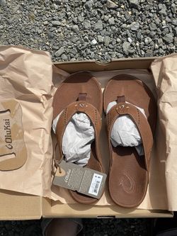 OkuKai Men Size 9 leather flip flops