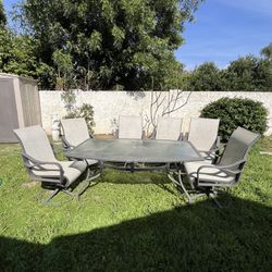 Outdoor Dining Table & Chairs
