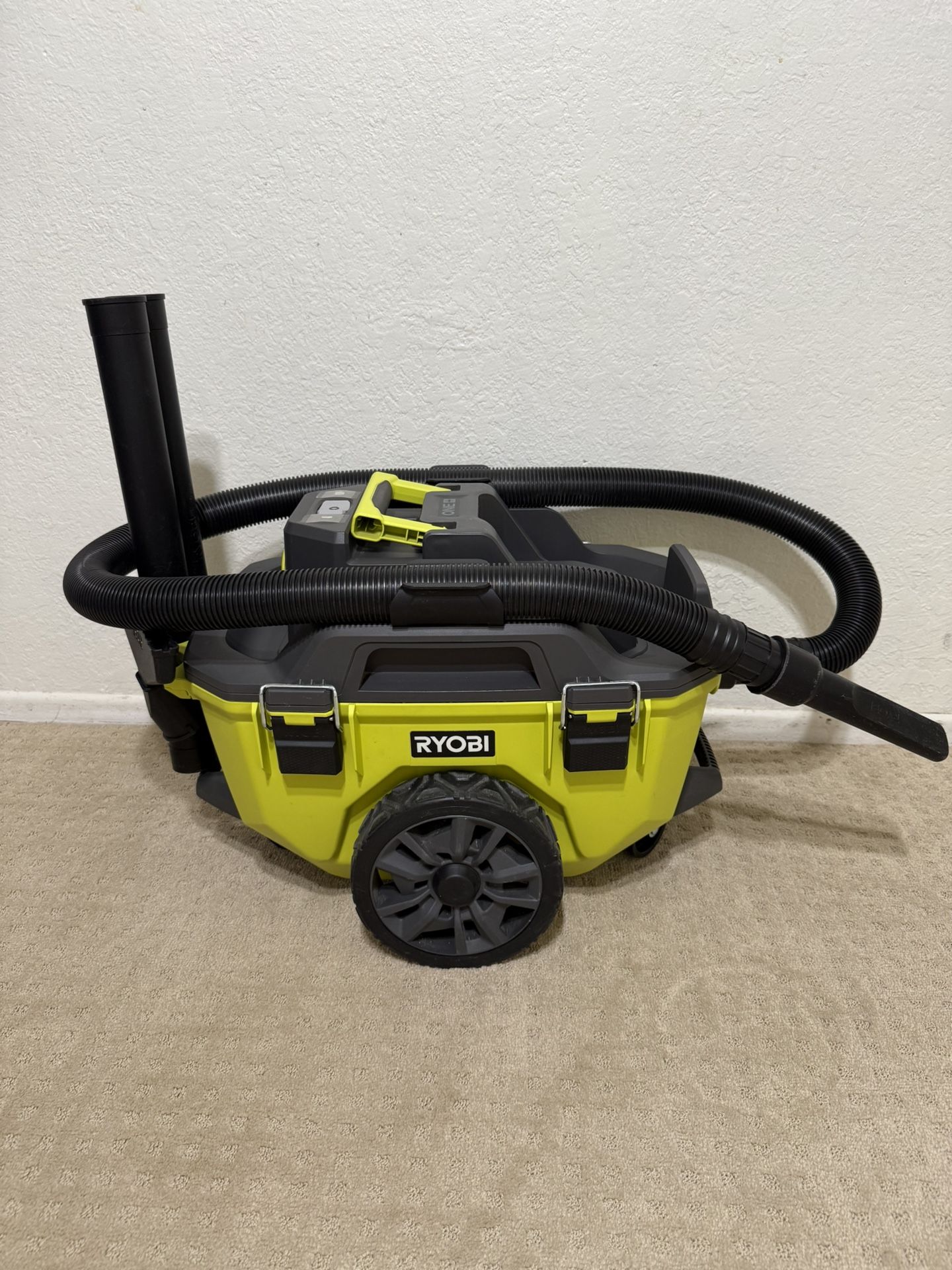 RYOBI 18VOLTS WET AND DRY VACUUM