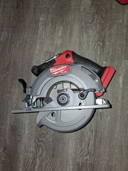 Milwaukee M18 FUEL 6-1/2" Cordless Circular Saw