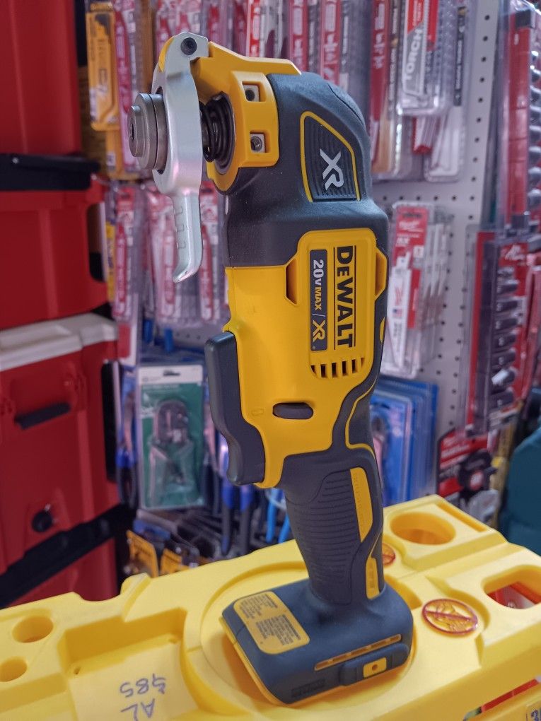 DeWalt DCS355 20V Max Brushless Cordless Oscillating Multi Tool