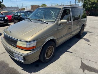 1992 Chrysler town & county mini van